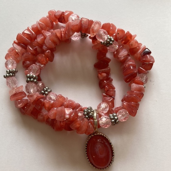 4 for $10 | Bundle of Pink Coral Chip / Shell Bracelets (2) and a necklace - Picture 7 of 8